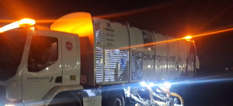 ARC-1600 iluminado em operação noturna